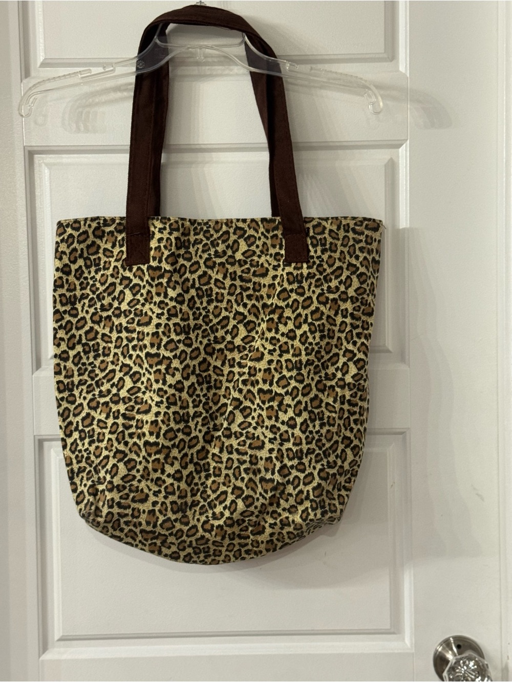 Leopard Print Tote Bag with Brown Handles - Stylish Everyday Carry